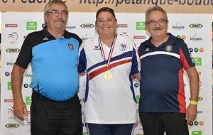 Large sourire pour Sandrine Herlem après ce sacre ...